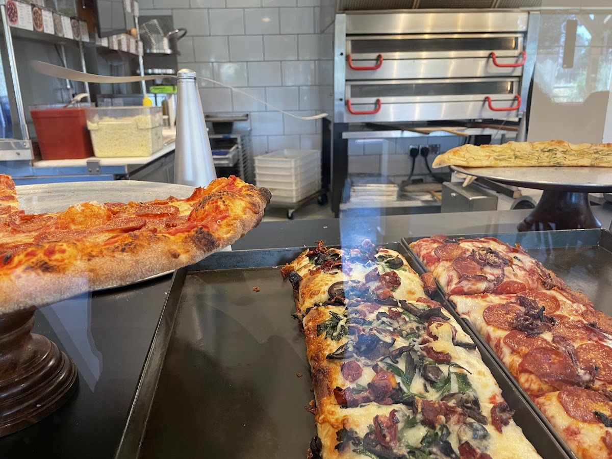 Acre Pizza, Cotati, Ca Photos 2